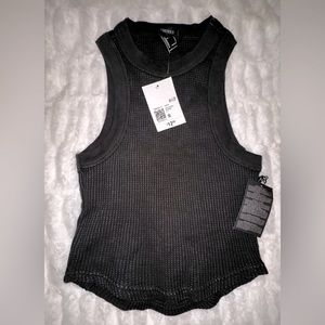 🔥BRAND NEW!! W/TAGS🔥 FOREVER 21- Waffle style/high neck tank top, crop top